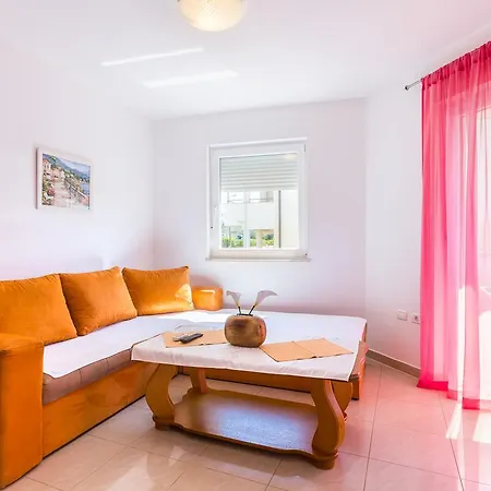 Tomo Apartment *